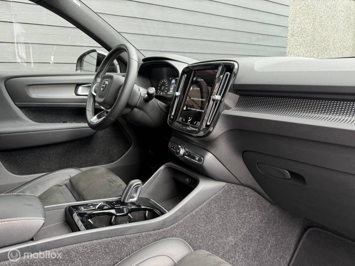 Volvo XC40 Volvo XC40 1.5 T5 Recharge 261PK R-Design Carplay/Winterpack/20″