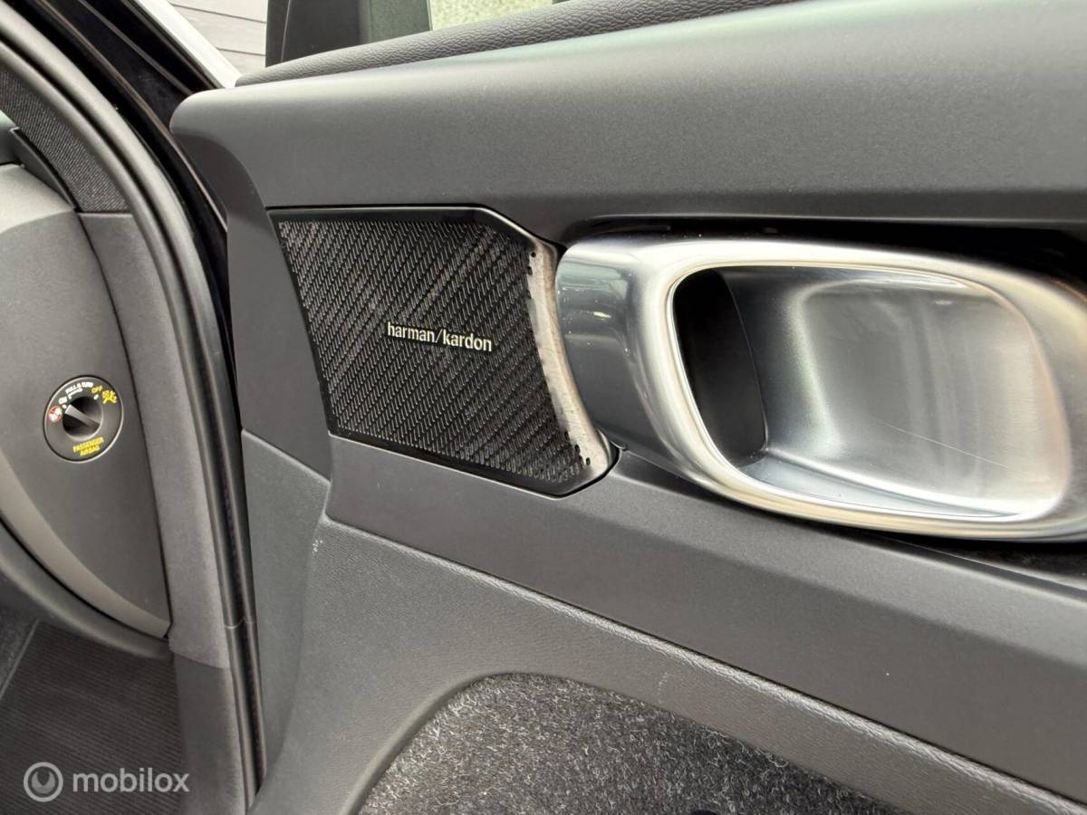 Volvo XC40 Volvo XC40 1.5 T5 Recharge 261PK R-Design Carplay/Winterpack/20″