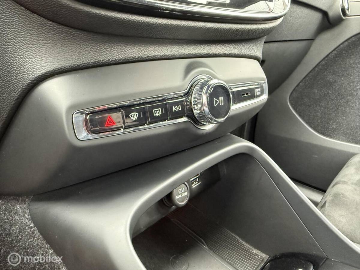 Volvo XC40 Volvo XC40 1.5 T5 Recharge 261PK R-Design Carplay/Winterpack/20″