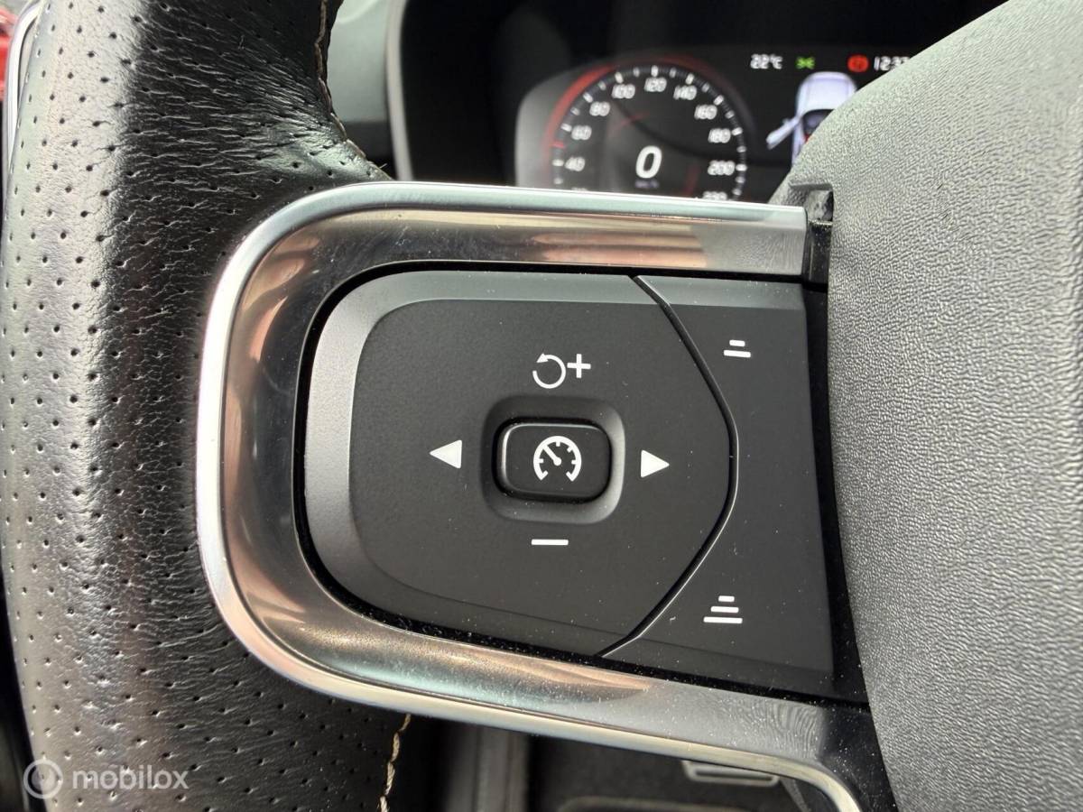 Volvo XC40 Volvo XC40 1.5 T5 Recharge 261PK R-Design Carplay/Winterpack/20″