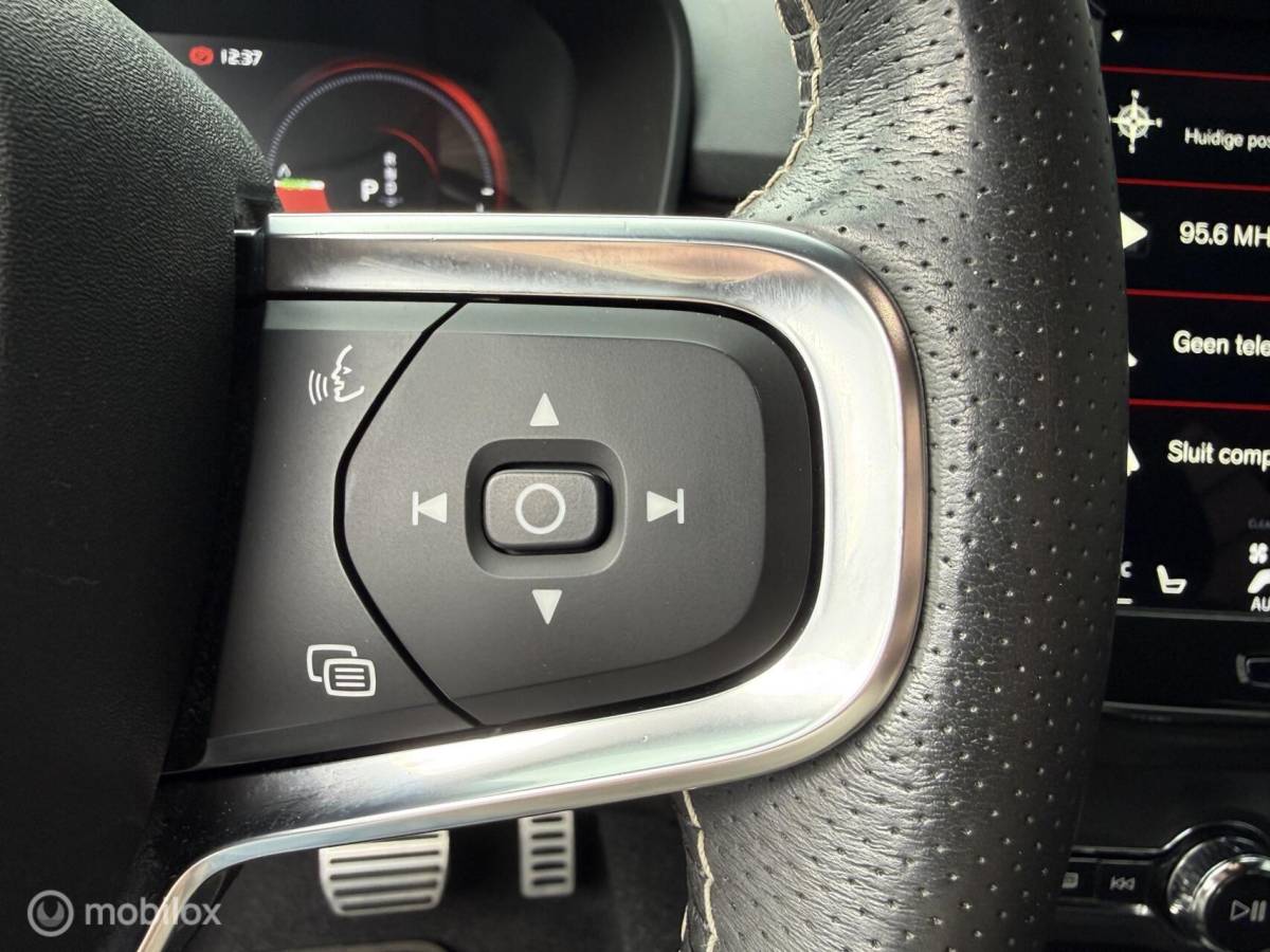 Volvo XC40 Volvo XC40 1.5 T5 Recharge 261PK R-Design Carplay/Winterpack/20″