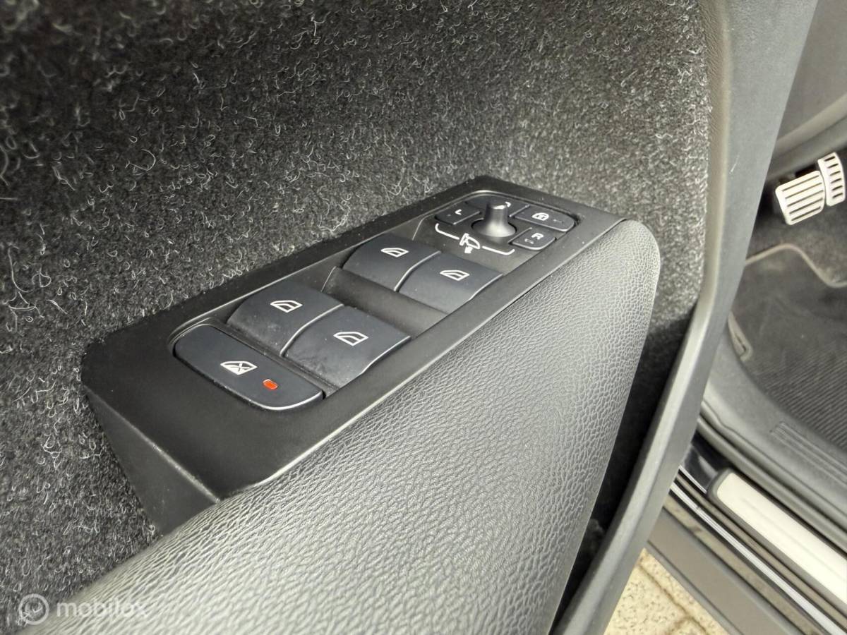 Volvo XC40 Volvo XC40 1.5 T5 Recharge 261PK R-Design Carplay/Winterpack/20″