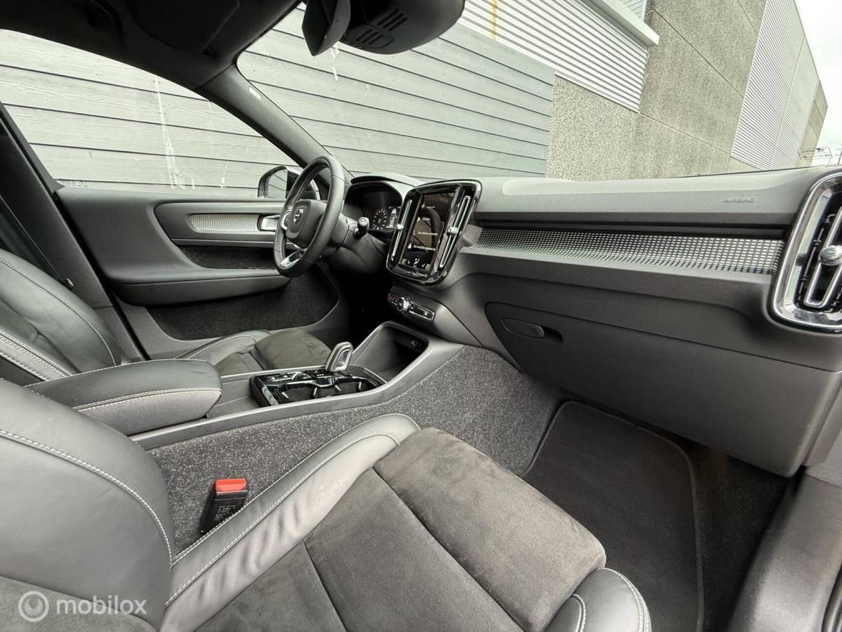 Volvo XC40 Volvo XC40 1.5 T5 Recharge 261PK R-Design Carplay/Winterpack/20″