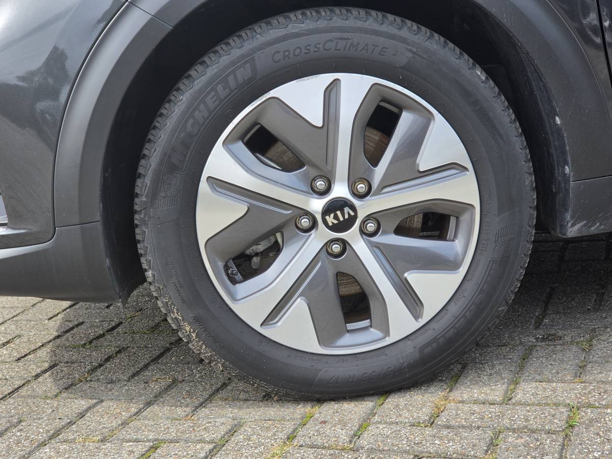 Kia e-Niro Kia e-Niro DynamicPlusLine 64 kWh | SOH 100% | 3 Fase laden | Schuif/kanteldak | Half Leder | Andriod Auto | Apple carplay | Navigatie