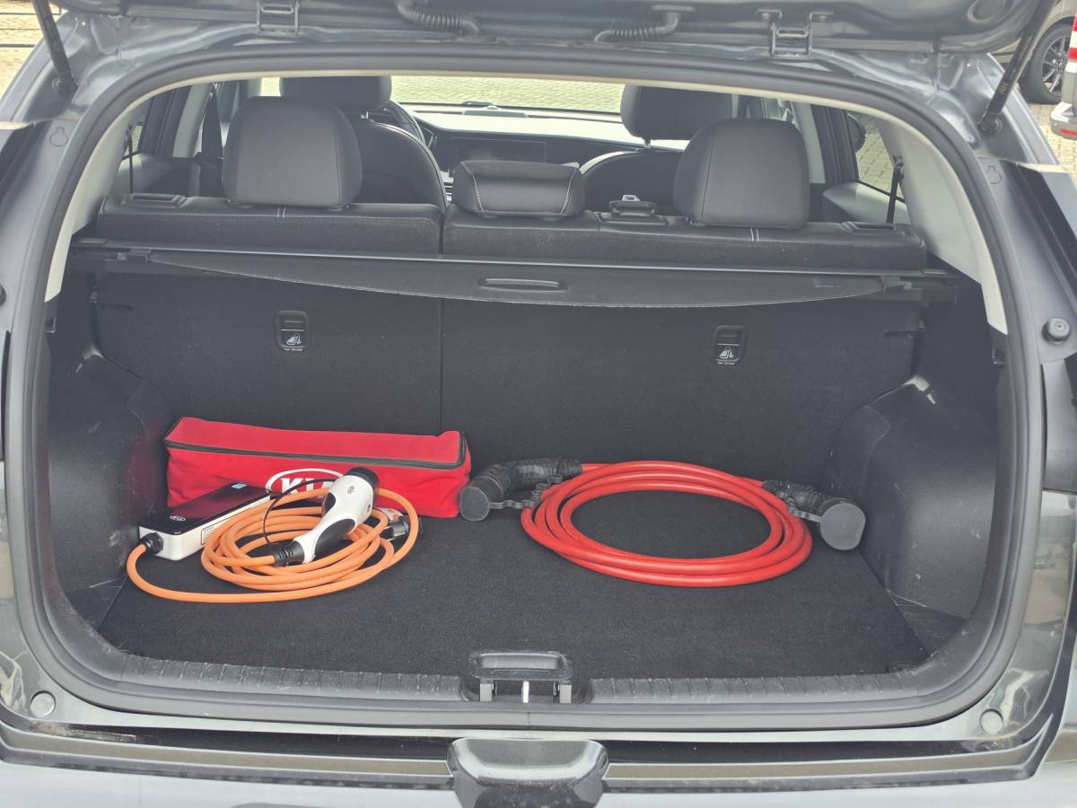 Kia e-Niro Kia e-Niro DynamicPlusLine 64 kWh | SOH 100% | 3 Fase laden | Schuif/kanteldak | Half Leder | Andriod Auto | Apple carplay | Navigatie