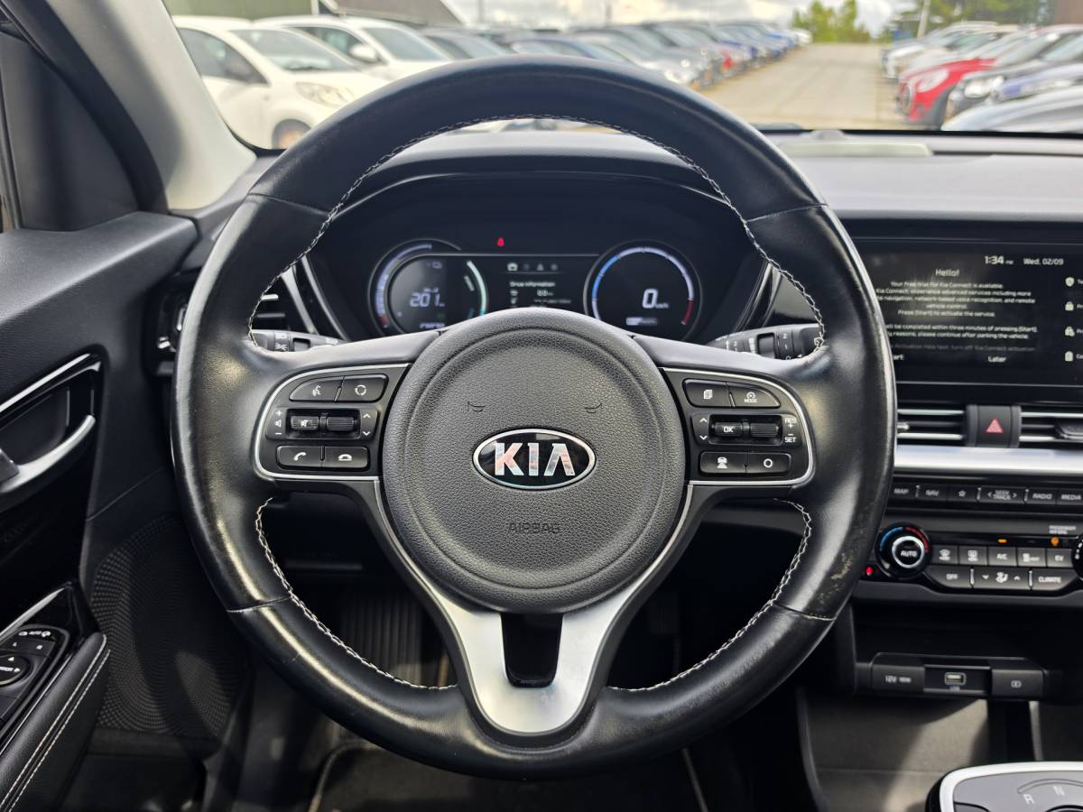 Kia e-Niro Kia e-Niro DynamicPlusLine 64 kWh | SOH 100% | 3 Fase laden | Schuif/kanteldak | Half Leder | Andriod Auto | Apple carplay | Navigatie