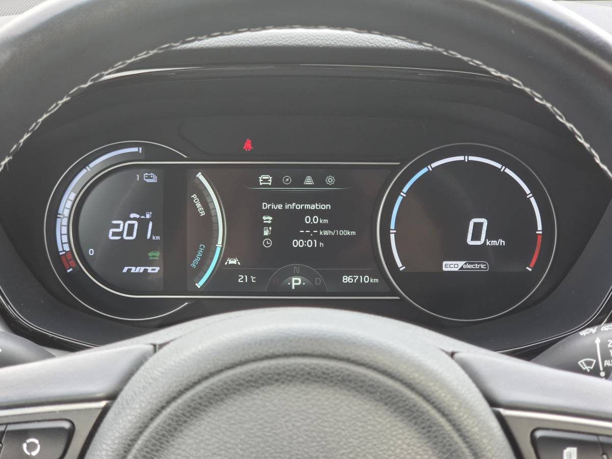 Kia e-Niro Kia e-Niro DynamicPlusLine 64 kWh | SOH 100% | 3 Fase laden | Schuif/kanteldak | Half Leder | Andriod Auto | Apple carplay | Navigatie