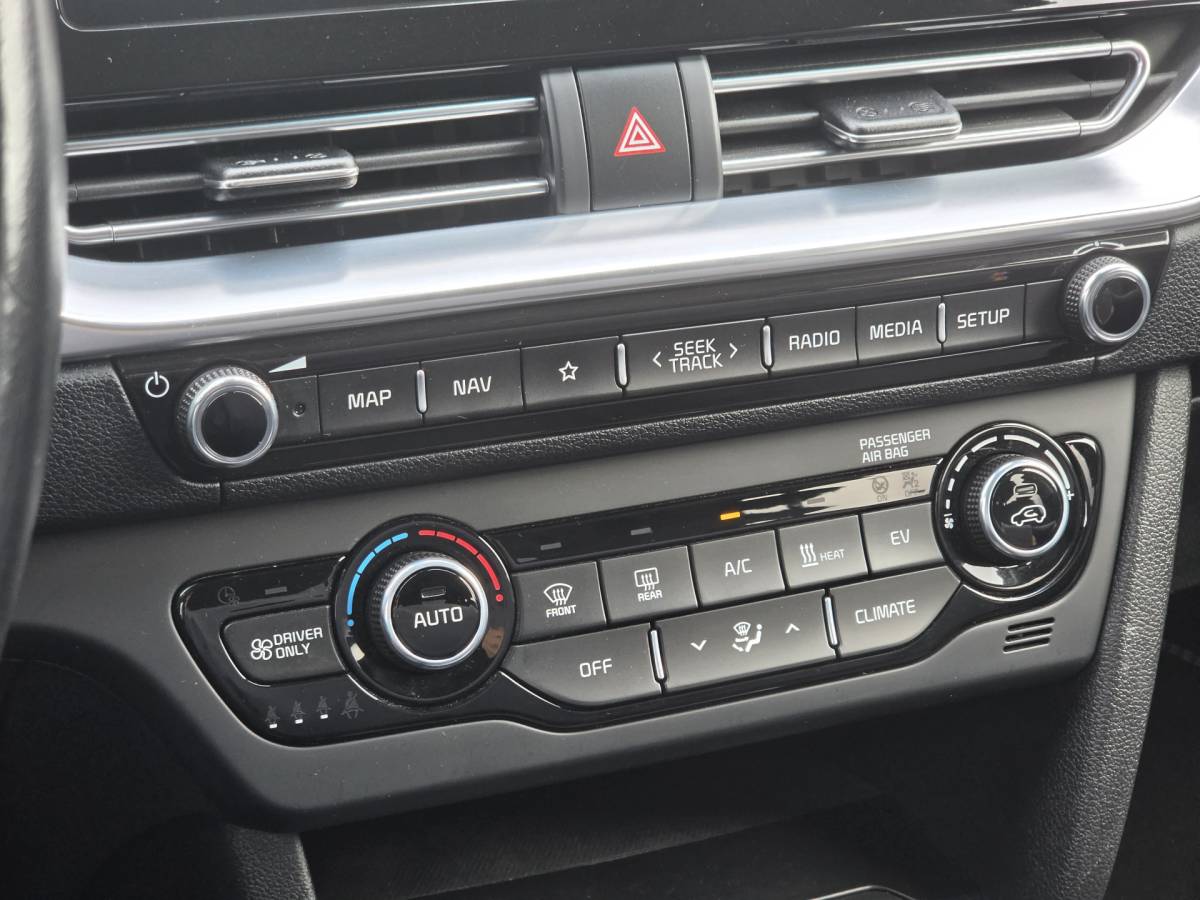 Kia e-Niro Kia e-Niro DynamicPlusLine 64 kWh | SOH 100% | 3 Fase laden | Schuif/kanteldak | Half Leder | Andriod Auto | Apple carplay | Navigatie