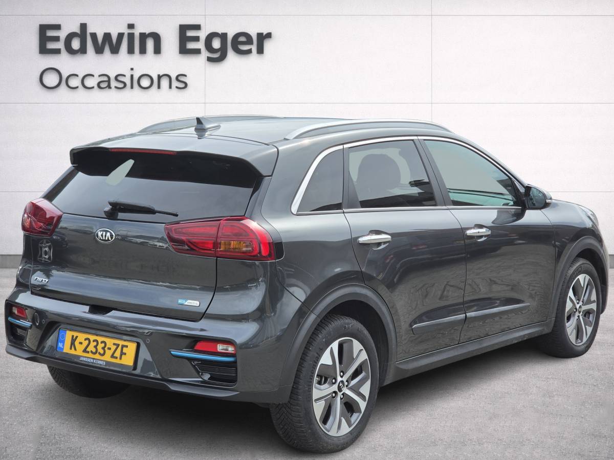 Kia e-Niro Kia e-Niro DynamicPlusLine 64 kWh | SOH 100% | 3 Fase laden | Schuif/kanteldak | Half Leder | Andriod Auto | Apple carplay | Navigatie