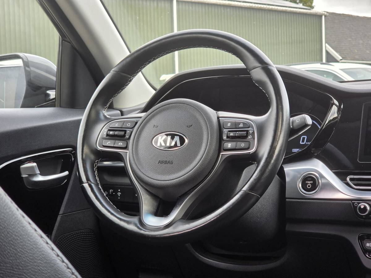 Kia e-Niro Kia e-Niro DynamicPlusLine 64 kWh | SOH 100% | 3 Fase laden | Schuif/kanteldak | Half Leder | Andriod Auto | Apple carplay | Navigatie