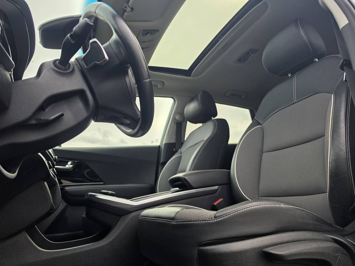 Kia e-Niro Kia e-Niro DynamicPlusLine 64 kWh | SOH 100% | 3 Fase laden | Schuif/kanteldak | Half Leder | Andriod Auto | Apple carplay | Navigatie
