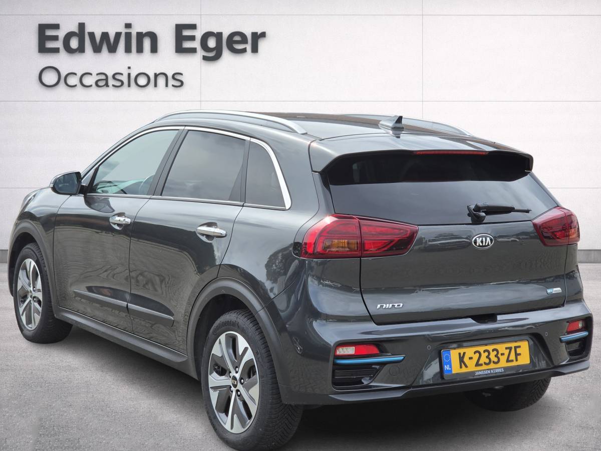 Kia e-Niro Kia e-Niro DynamicPlusLine 64 kWh | SOH 100% | 3 Fase laden | Schuif/kanteldak | Half Leder | Andriod Auto | Apple carplay | Navigatie