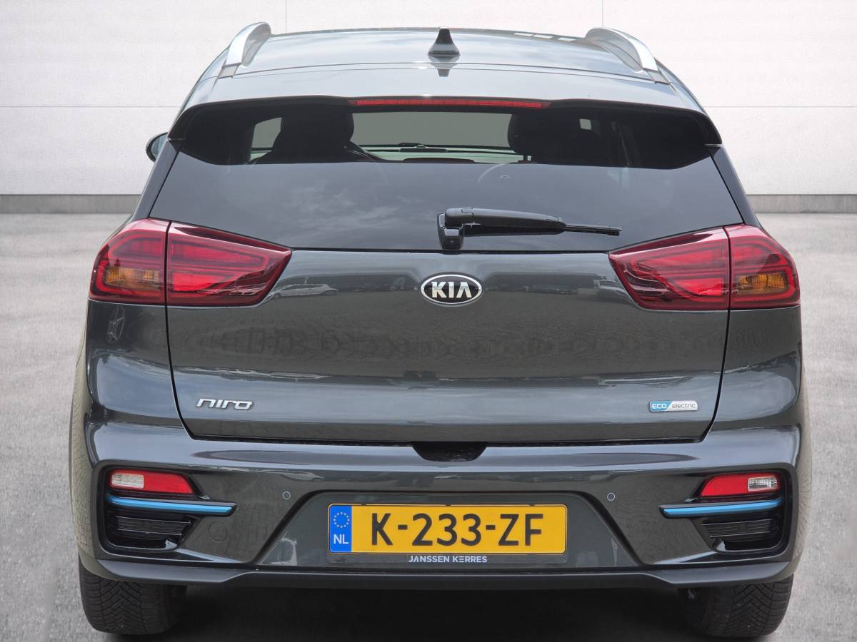Kia e-Niro Kia e-Niro DynamicPlusLine 64 kWh | SOH 100% | 3 Fase laden | Schuif/kanteldak | Half Leder | Andriod Auto | Apple carplay | Navigatie