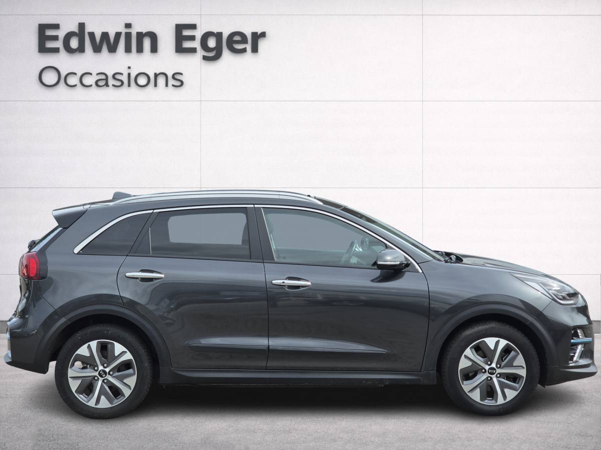 Kia e-Niro Kia e-Niro DynamicPlusLine 64 kWh | SOH 100% | 3 Fase laden | Schuif/kanteldak | Half Leder | Andriod Auto | Apple carplay | Navigatie
