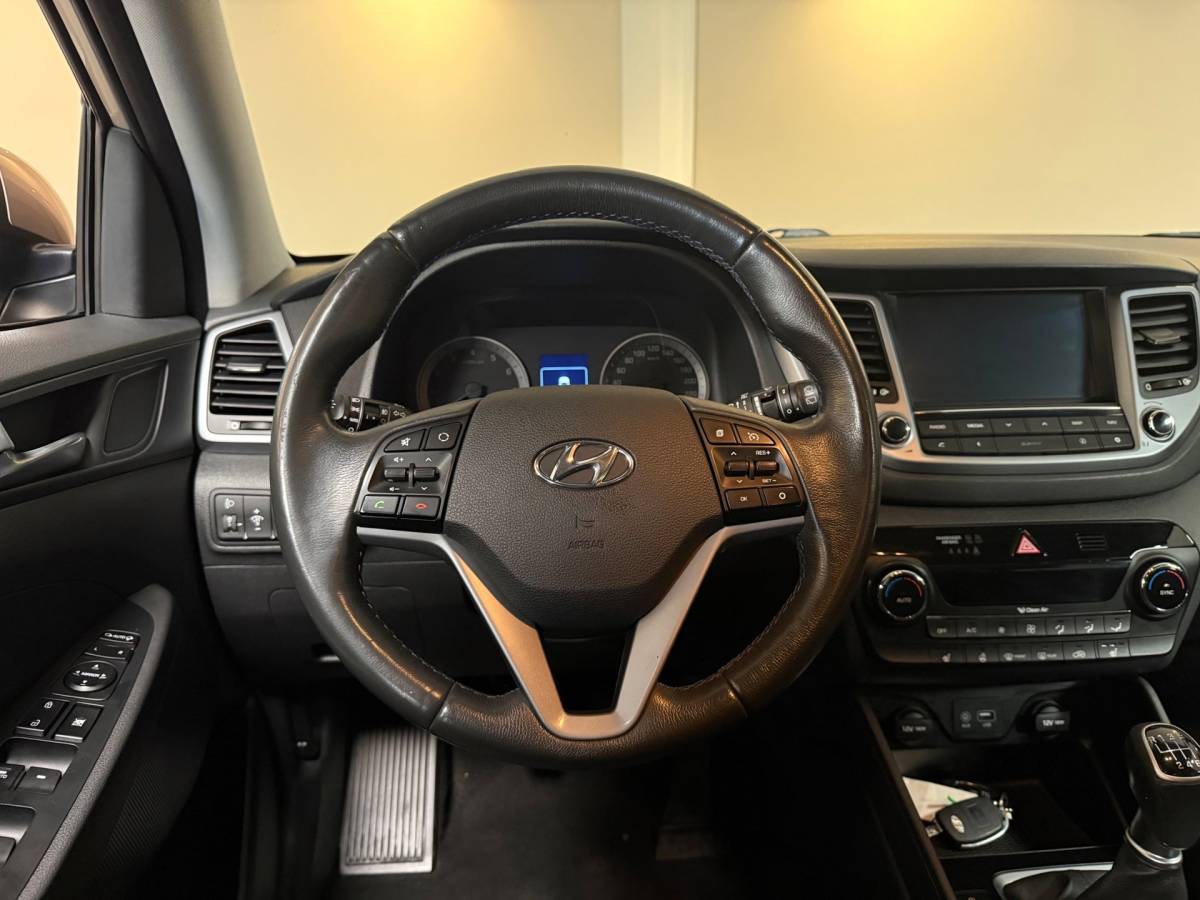 Hyundai Tucson Hyundai Tucson 1.6 GDi Premium *Dealer OH* Stoel/Stuurverw.|Camera|Cruise|Navi|19” Velgen|BT|PDC|Sidebars