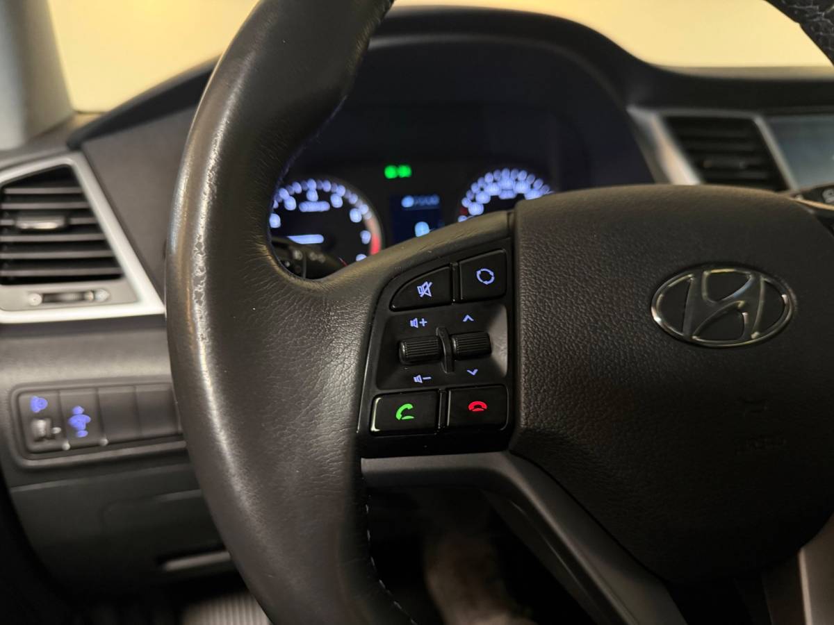 Hyundai Tucson Hyundai Tucson 1.6 GDi Premium *Dealer OH* Stoel/Stuurverw.|Camera|Cruise|Navi|19” Velgen|BT|PDC|Sidebars