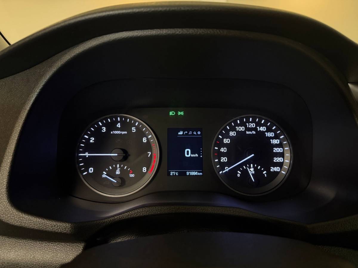 Hyundai Tucson Hyundai Tucson 1.6 GDi Premium *Dealer OH* Stoel/Stuurverw.|Camera|Cruise|Navi|19” Velgen|BT|PDC|Sidebars