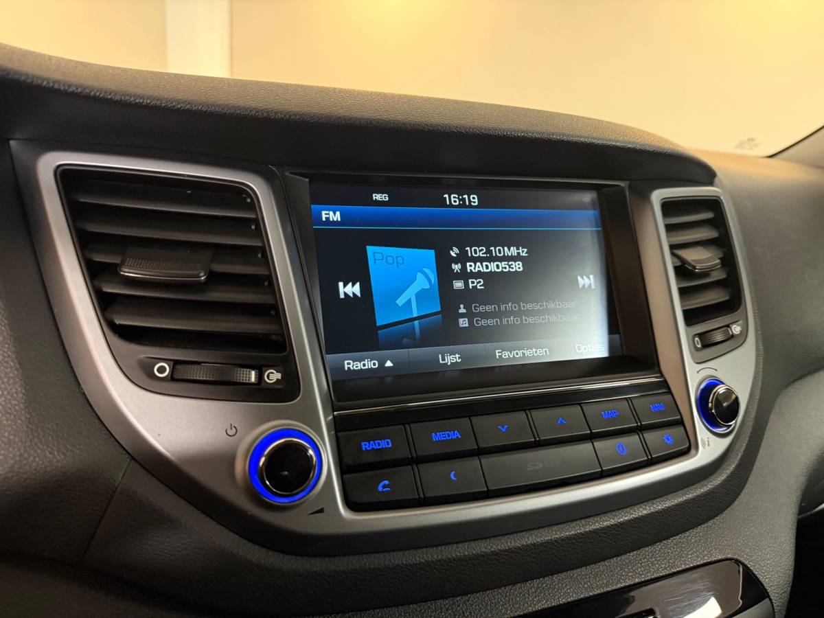 Hyundai Tucson Hyundai Tucson 1.6 GDi Premium *Dealer OH* Stoel/Stuurverw.|Camera|Cruise|Navi|19” Velgen|BT|PDC|Sidebars