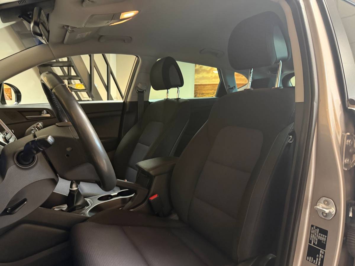 Hyundai Tucson Hyundai Tucson 1.6 GDi Premium *Dealer OH* Stoel/Stuurverw.|Camera|Cruise|Navi|19” Velgen|BT|PDC|Sidebars