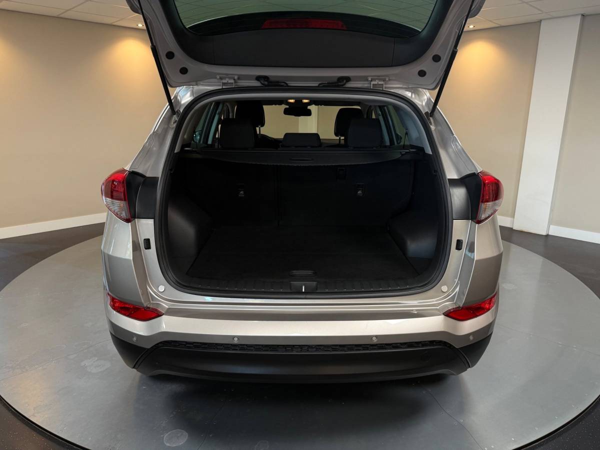 Hyundai Tucson Hyundai Tucson 1.6 GDi Premium *Dealer OH* Stoel/Stuurverw.|Camera|Cruise|Navi|19” Velgen|BT|PDC|Sidebars