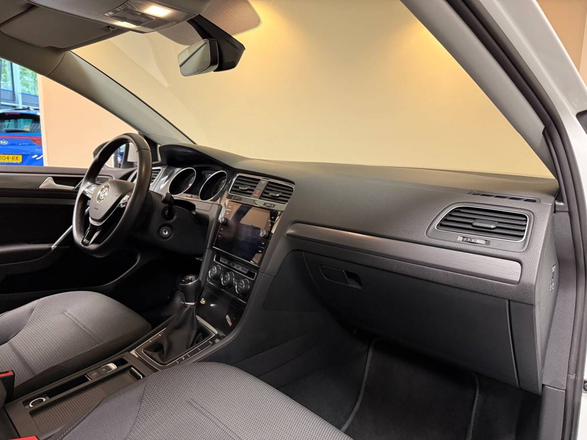 Volkswagen Golf Volkswagen Golf 1.0 TSI Comfortline *Carplay* Adapt.Cruise|Navi|DAB|PDC|BT|17”|Dealer OH|NAP