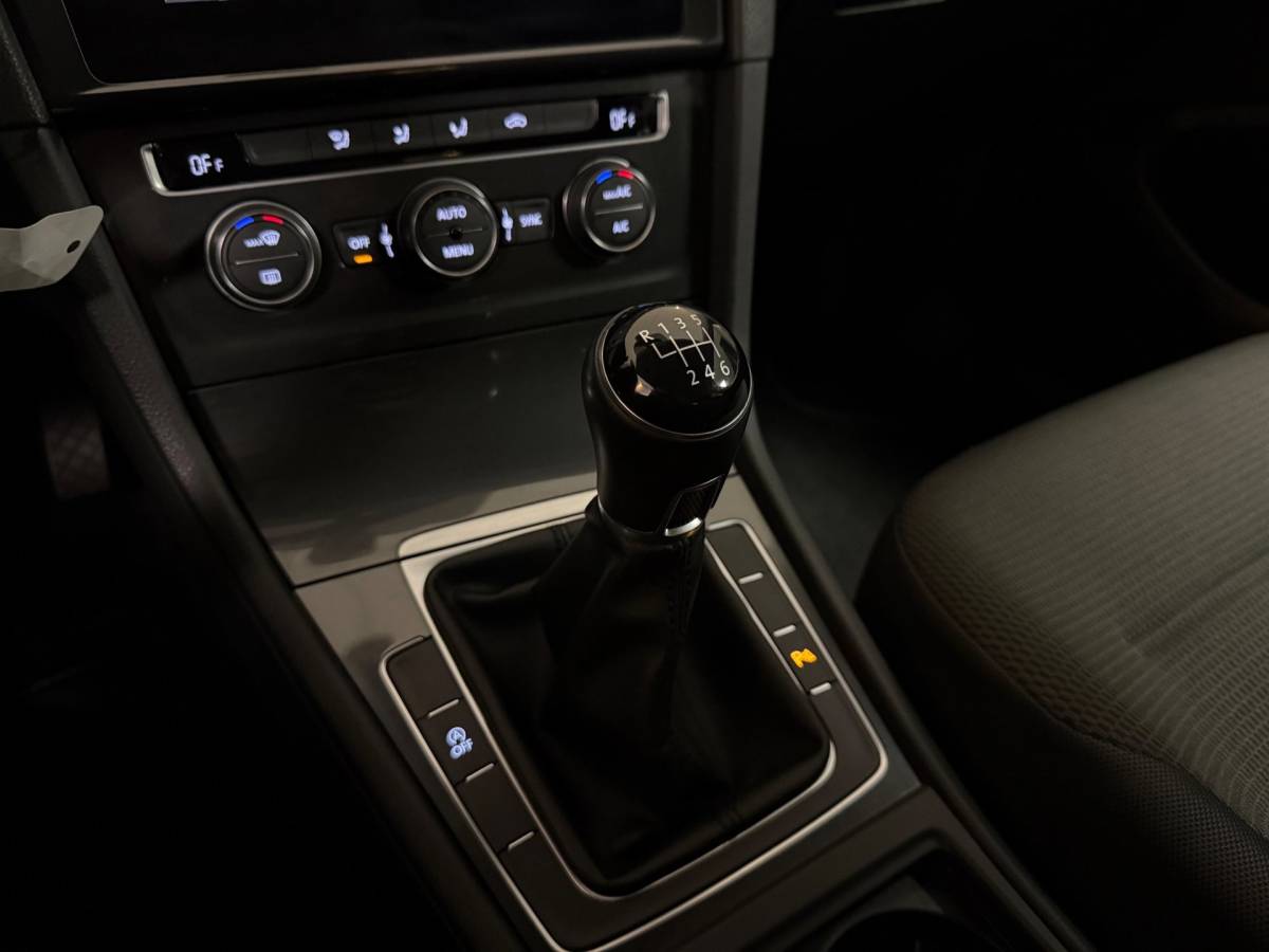 Volkswagen Golf Volkswagen Golf 1.0 TSI Comfortline *Carplay* Adapt.Cruise|Navi|DAB|PDC|BT|17”|Dealer OH|NAP