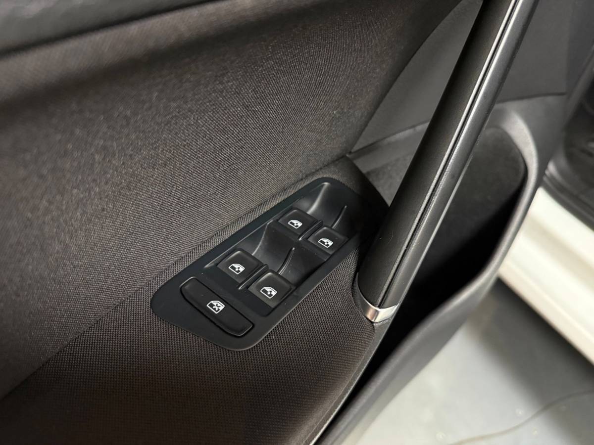 Volkswagen Golf Volkswagen Golf 1.0 TSI Comfortline *Carplay* Adapt.Cruise|Navi|DAB|PDC|BT|17”|Dealer OH|NAP