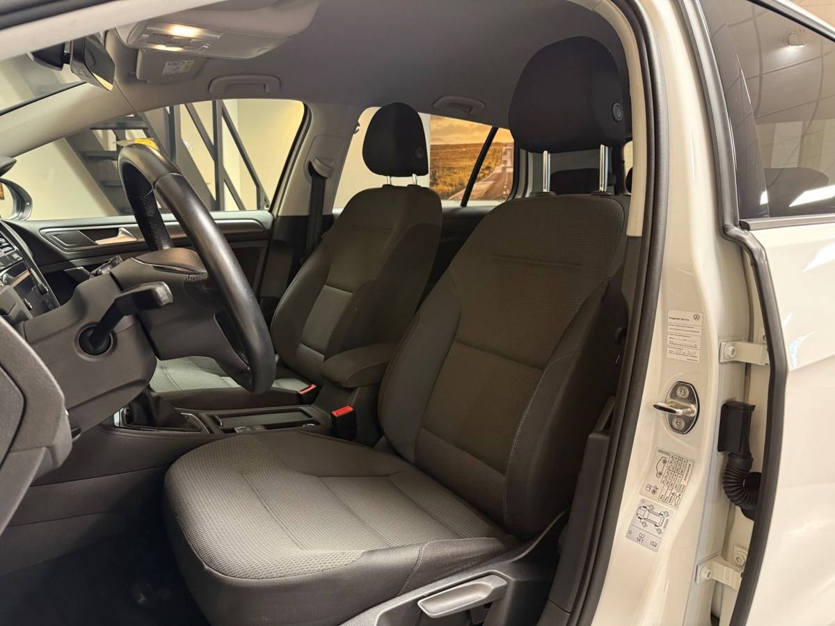 Volkswagen Golf Volkswagen Golf 1.0 TSI Comfortline *Carplay* Adapt.Cruise|Navi|DAB|PDC|BT|17”|Dealer OH|NAP