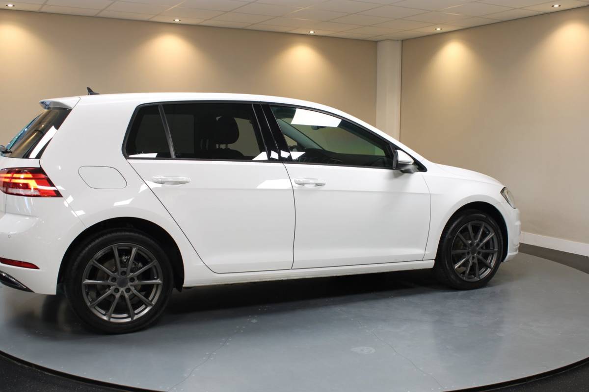 Volkswagen Golf Volkswagen Golf 1.0 TSI Comfortline *Carplay* Adapt.Cruise|Navi|DAB|PDC|BT|17”|Dealer OH|NAP