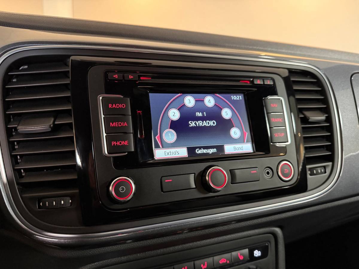Volkswagen Beetle Volkswagen Beetle 1.2 TSI Design BlueMotion *Stoelverw.* Cruise|Navi|Climate|Bluetooth|Isofix