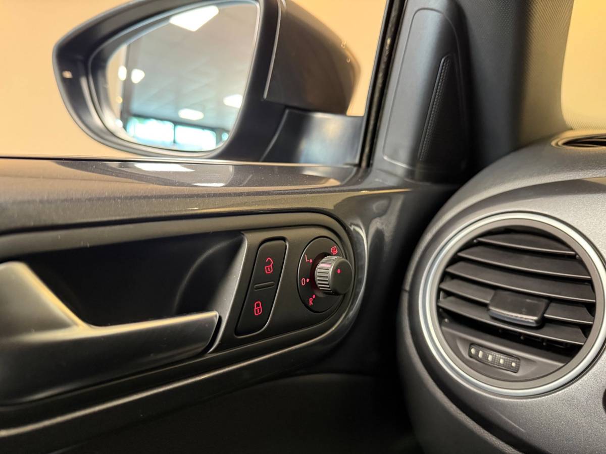 Volkswagen Beetle Volkswagen Beetle 1.2 TSI Design BlueMotion *Stoelverw.* Cruise|Navi|Climate|Bluetooth|Isofix
