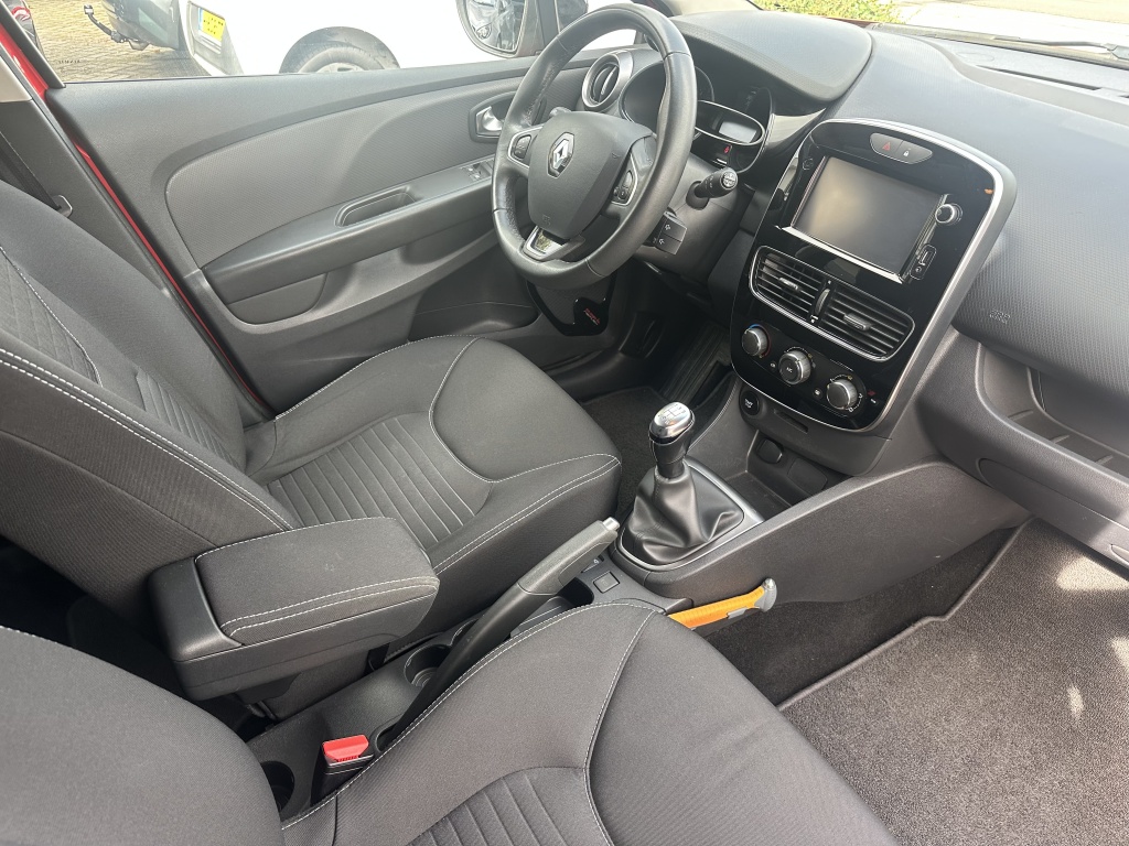 Renault Clio Renault Clio Estate 0.9 TCe Limited | Trekhaak | Navi |