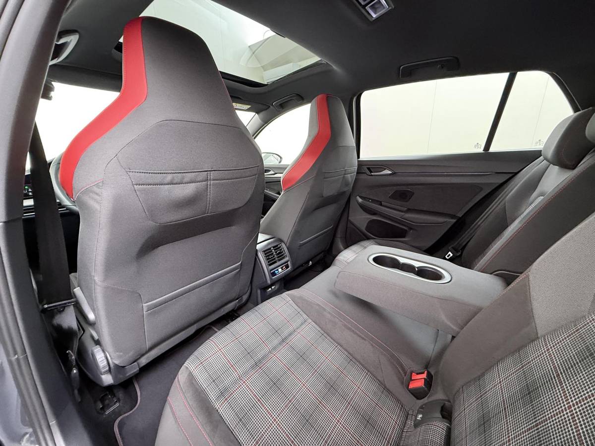 Volkswagen Golf Volkswagen Golf 2.0 TSI GTI VAN:45.900,- VOOR:41.877,- UW HERFSTVOORDEEL:4.023,- 265PK | APPLE CARPL. ADNROID AUTO | ACC | PANORAMA DAK | 360° CAMERA | STOEL/STUUR VERWARMING |