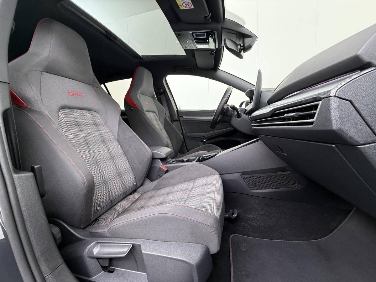 Volkswagen Golf Volkswagen Golf 2.0 TSI GTI VAN:45.900,- VOOR:41.877,- UW HERFSTVOORDEEL:4.023,- 265PK | APPLE CARPL. ADNROID AUTO | ACC | PANORAMA DAK | 360° CAMERA | STOEL/STUUR VERWARMING |