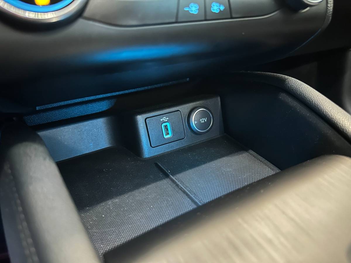 Ford Focus Ford Focus 1.0 EcoBoost AUTOMAAT 5-DEURS TITANIUM BUSINESS-uitv|APPLE CARPLAY+ANDROID AUTO|CRUISE CONTROL|NAVIGATIE|LM-VELGEN|PTS