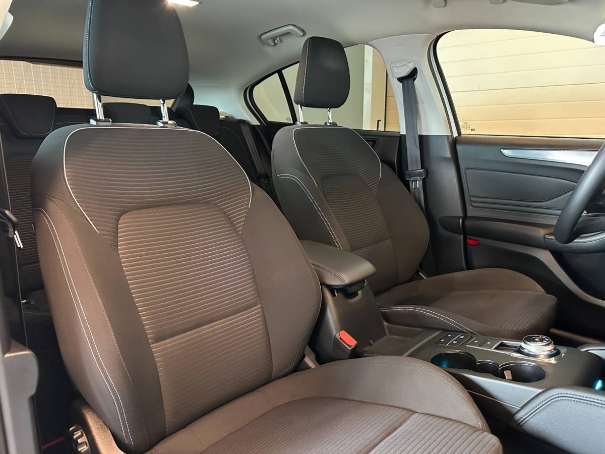 Ford Focus Ford Focus 1.0 EcoBoost AUTOMAAT 5-DEURS TITANIUM BUSINESS-uitv|APPLE CARPLAY+ANDROID AUTO|CRUISE CONTROL|NAVIGATIE|LM-VELGEN|PTS