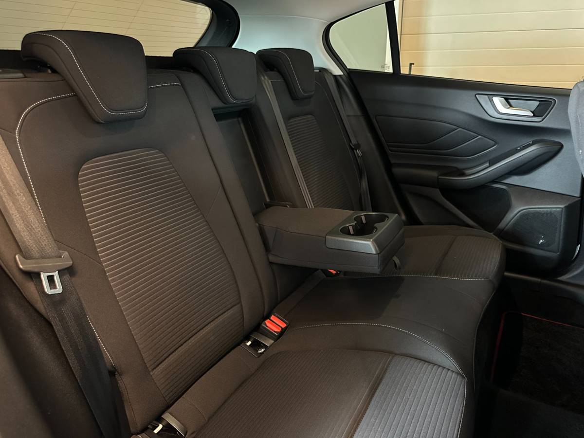 Ford Focus Ford Focus 1.0 EcoBoost AUTOMAAT 5-DEURS TITANIUM BUSINESS-uitv|APPLE CARPLAY+ANDROID AUTO|CRUISE CONTROL|NAVIGATIE|LM-VELGEN|PTS