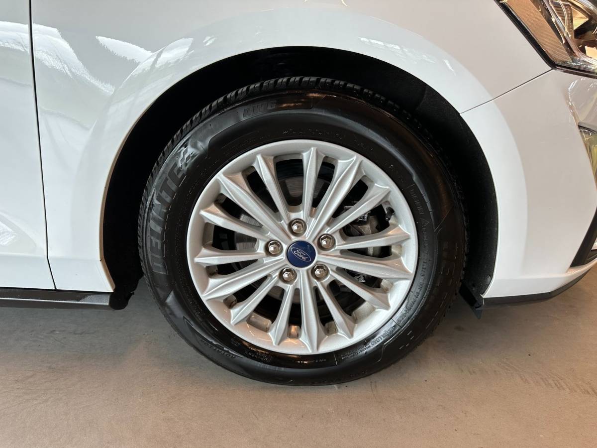 Ford Focus Ford Focus 1.0 EcoBoost AUTOMAAT 5-DEURS TITANIUM BUSINESS-uitv|APPLE CARPLAY+ANDROID AUTO|CRUISE CONTROL|NAVIGATIE|LM-VELGEN|PTS