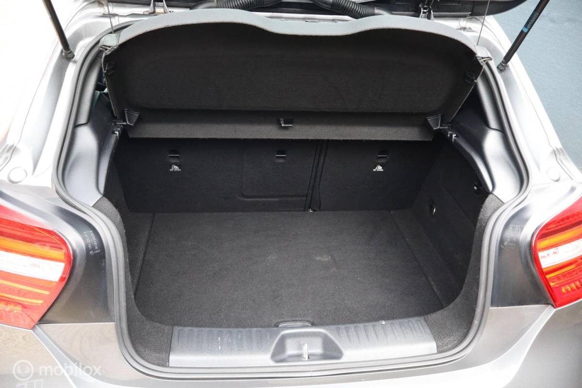 Mercedes-Benz A-Klasse Mercedes A180 aut Ambition | stoelverw | camera | trekhaak