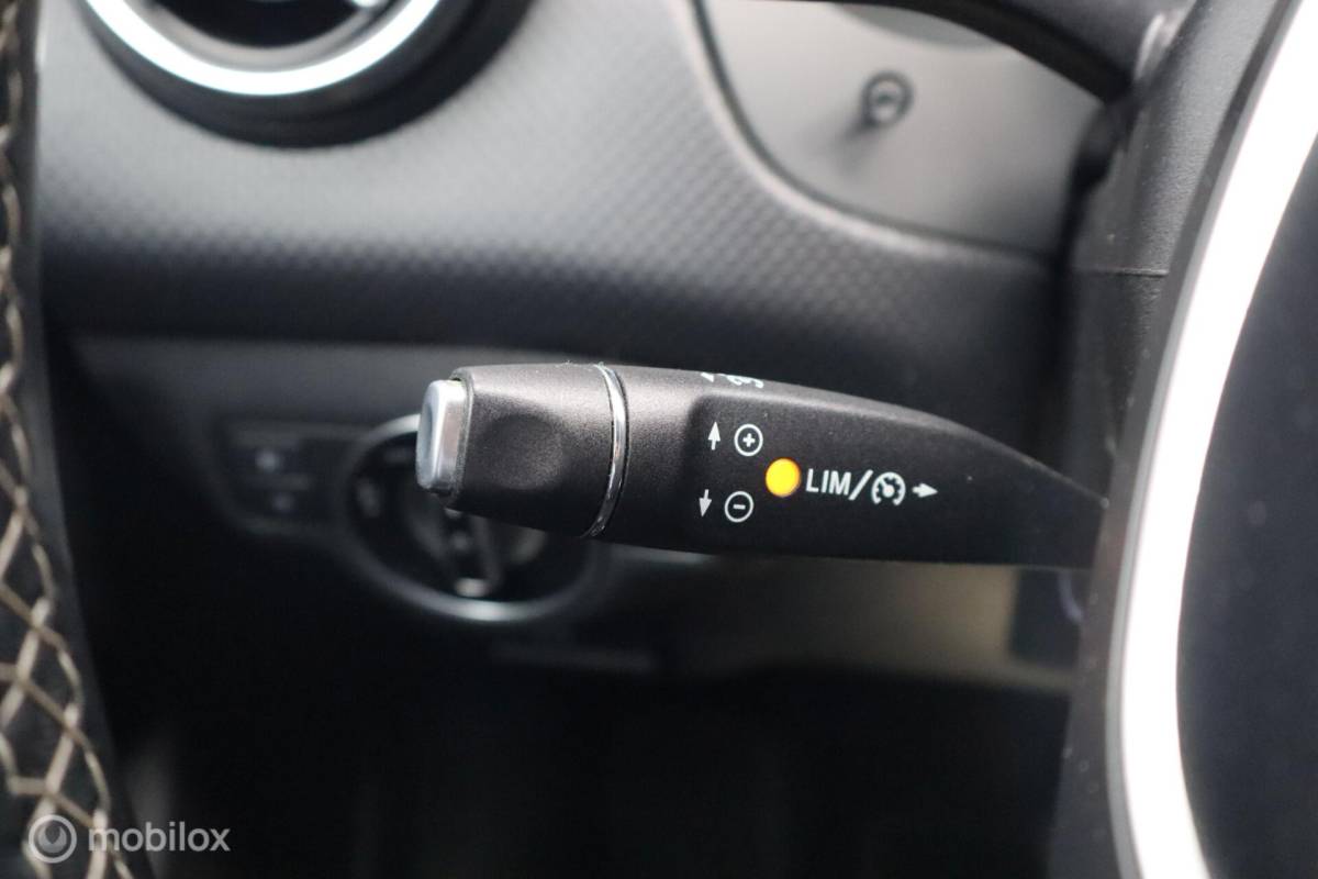 Mercedes-Benz A-Klasse Mercedes A180 aut Ambition | stoelverw | camera | trekhaak