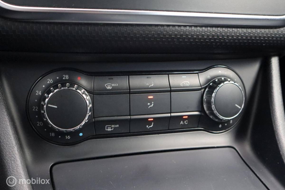 Mercedes-Benz A-Klasse Mercedes A180 aut Ambition | stoelverw | camera | trekhaak