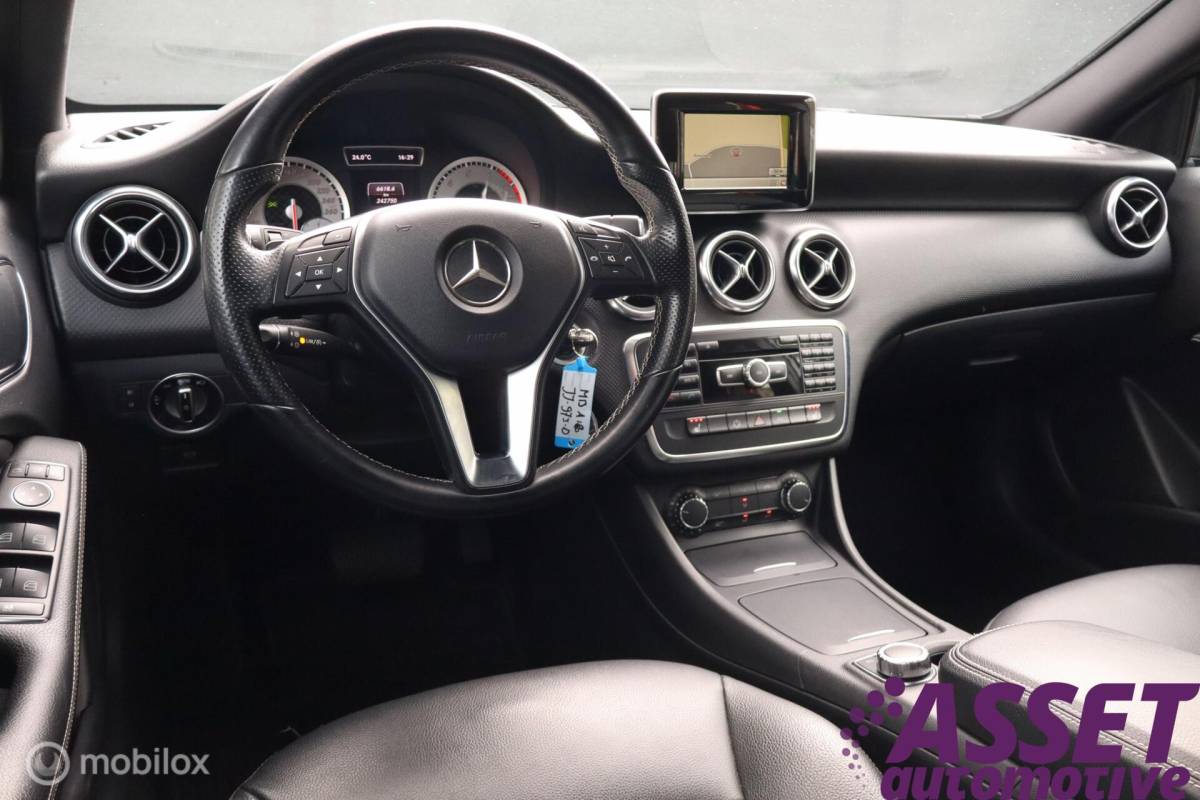 Mercedes-Benz A-Klasse Mercedes A180 aut Ambition | stoelverw | camera | trekhaak