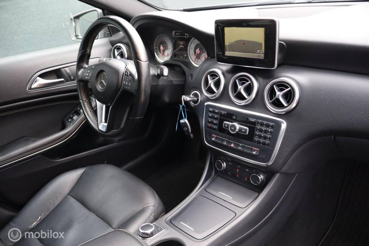 Mercedes-Benz A-Klasse Mercedes A180 aut Ambition | stoelverw | camera | trekhaak