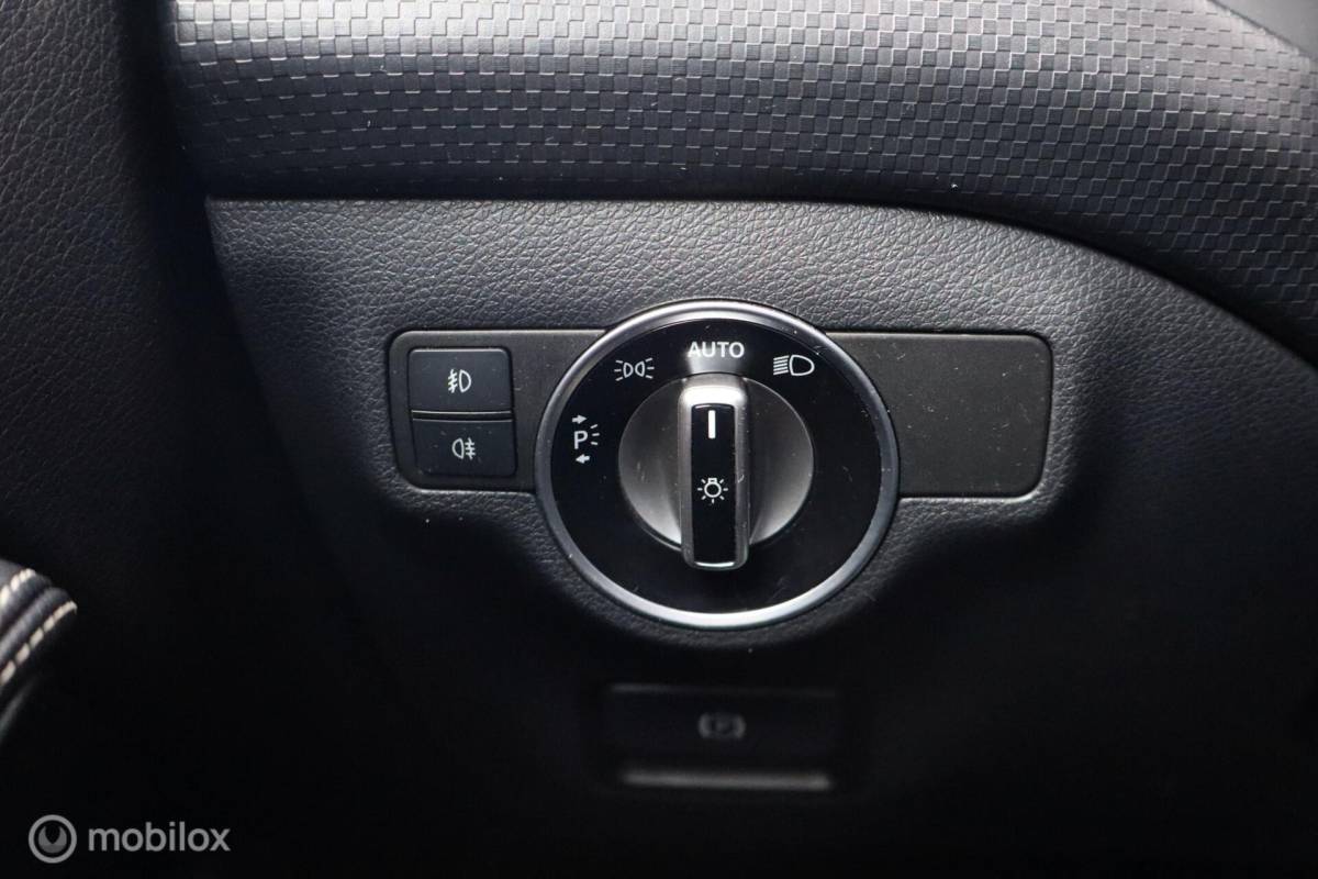 Mercedes-Benz A-Klasse Mercedes A180 aut Ambition | stoelverw | camera | trekhaak