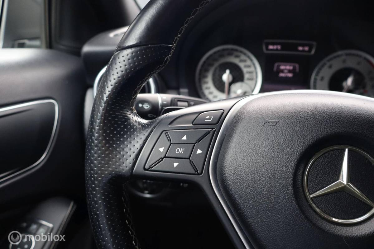 Mercedes-Benz A-Klasse Mercedes A180 aut Ambition | stoelverw | camera | trekhaak