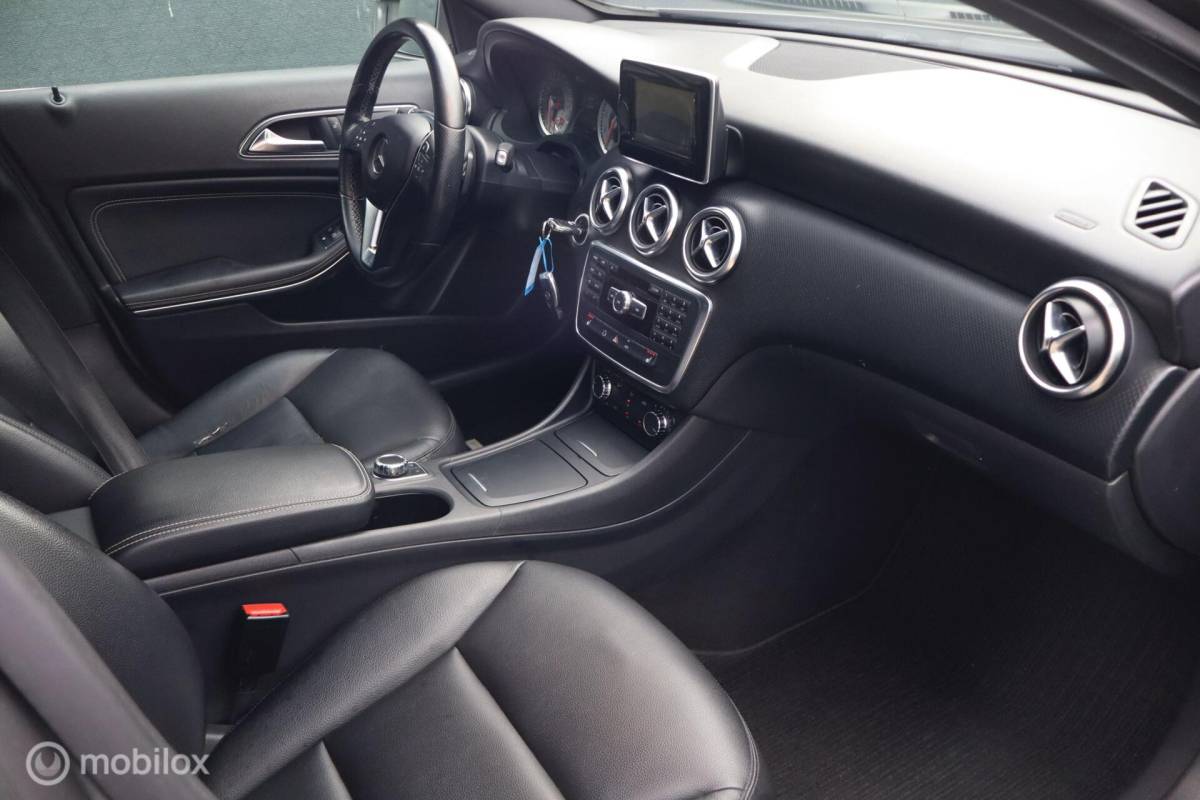 Mercedes-Benz A-Klasse Mercedes A180 aut Ambition | stoelverw | camera | trekhaak