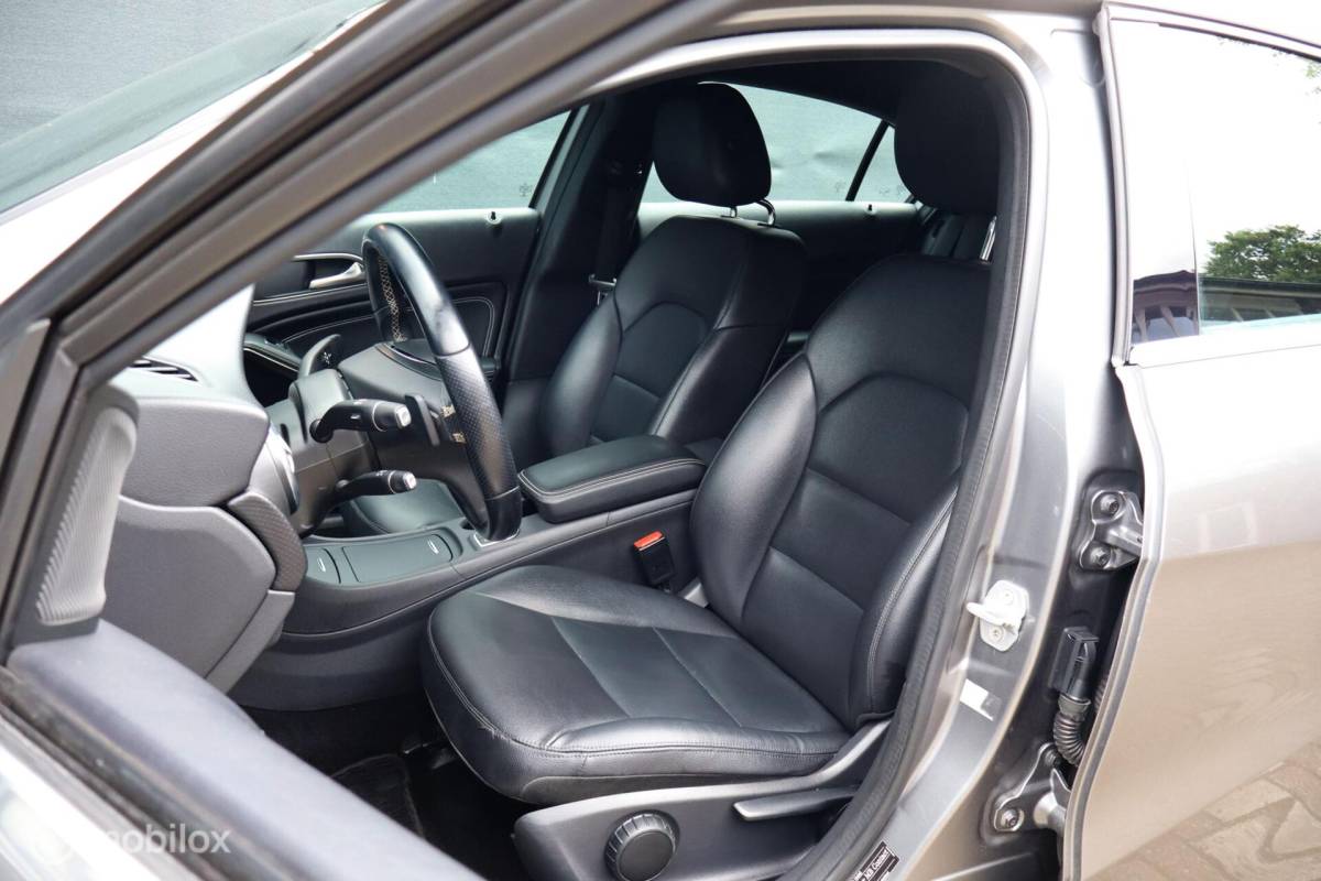 Mercedes-Benz A-Klasse Mercedes A180 aut Ambition | stoelverw | camera | trekhaak