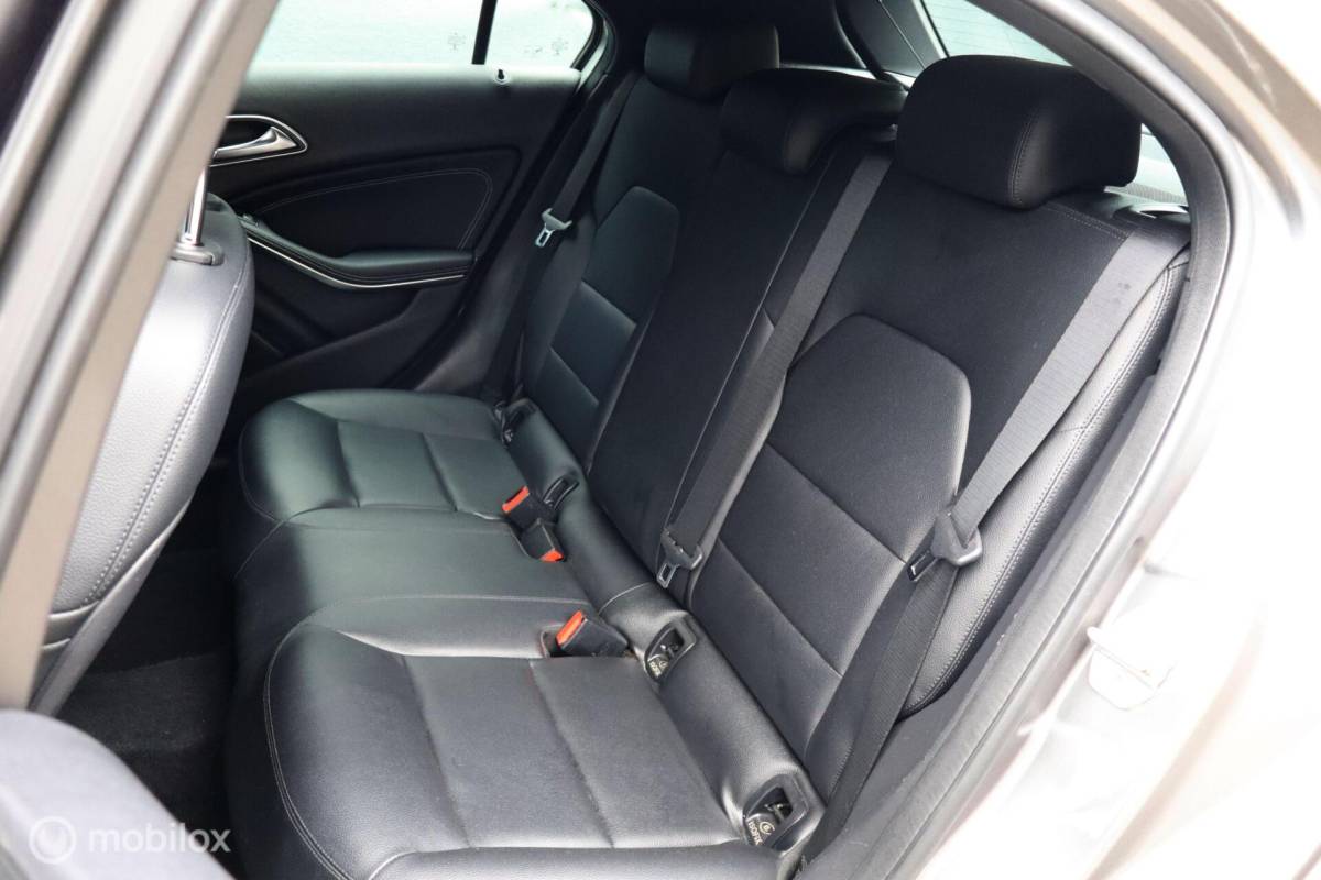 Mercedes-Benz A-Klasse Mercedes A180 aut Ambition | stoelverw | camera | trekhaak
