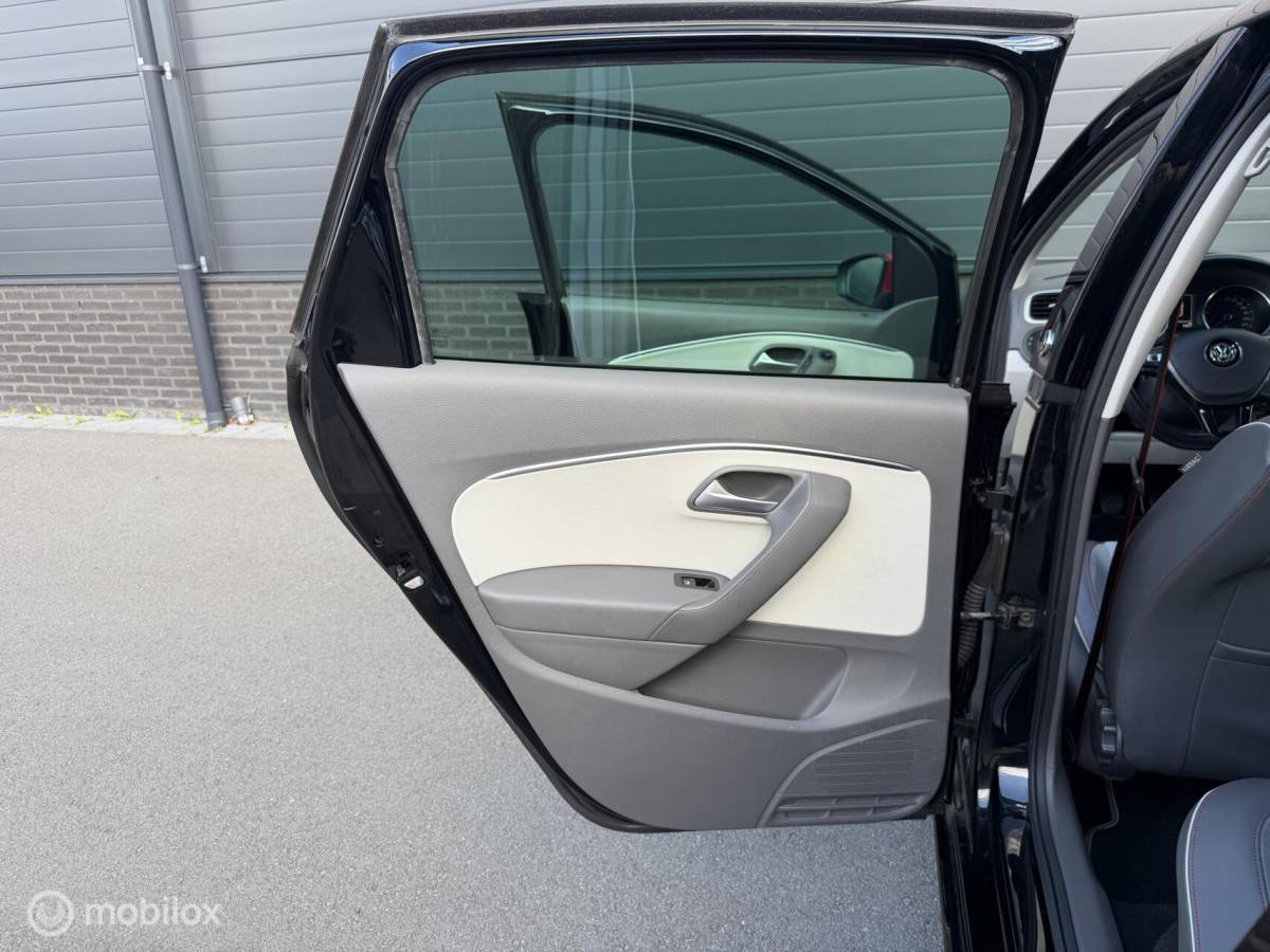 Volkswagen Polo Volkswagen Polo 1.2 TSI BEATS AUDIO! VOL CLIMA*CARPLAY*PDC*NAV*CRUISE