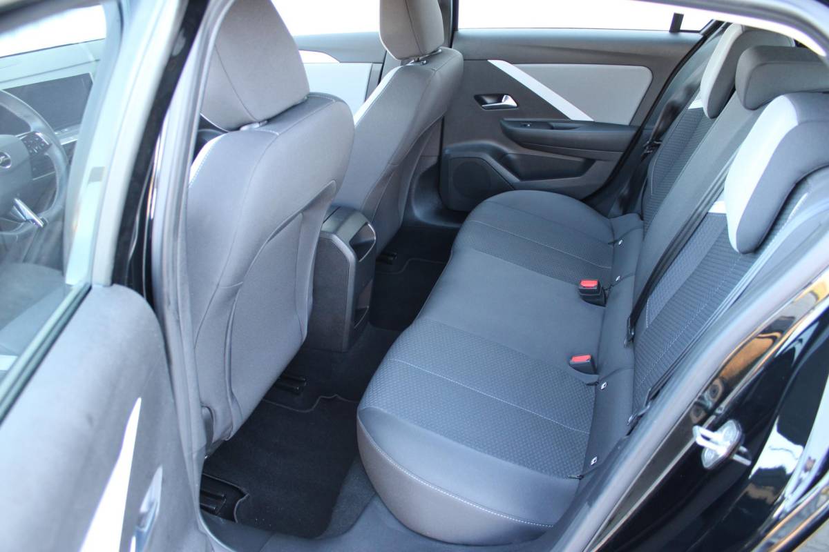 Opel Astra Opel Astra 1.2 Level 2 | Incl. 12 maanden garantie | Cruise control | Climate control | Apple carplay/Android auto | DAB radio | Lane assist | Parkeersensoren |